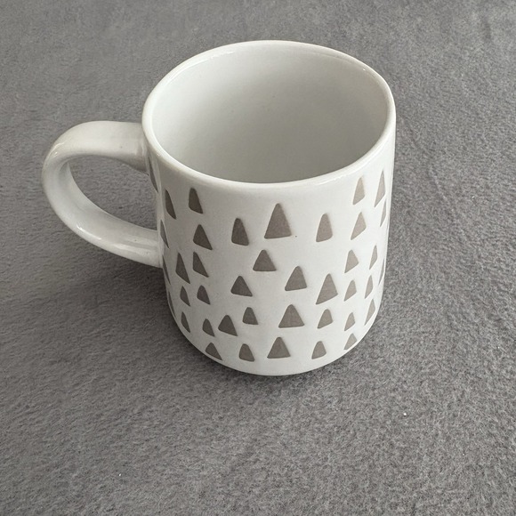 Thyme & Table Triangle Mug White Gray Triangles Coffee Mug Stoneware Minimalist - Picture 3 of 5